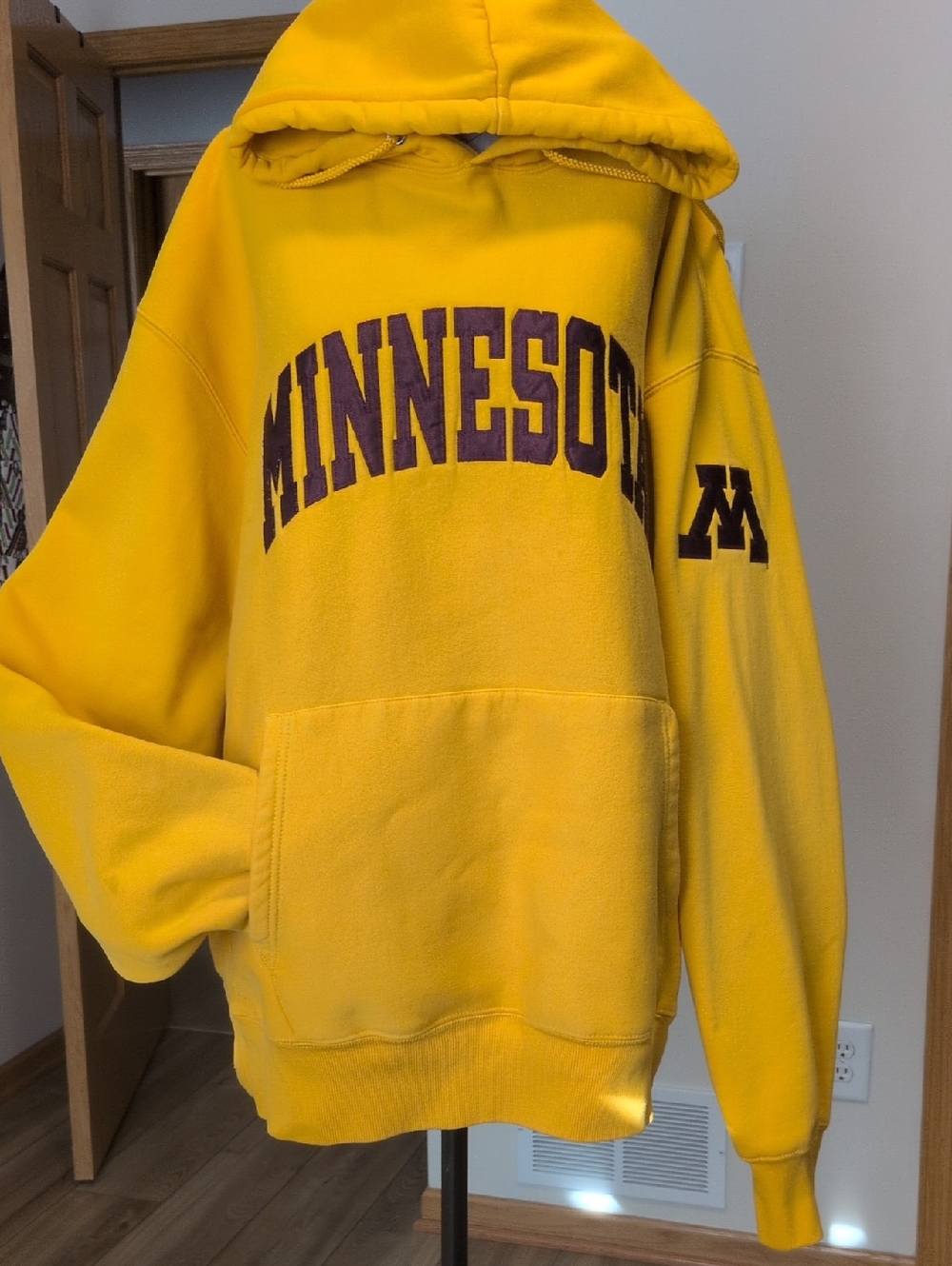 XL University Of Minnesota Gold Pullover Hoodie with Maroon Lettering & Mug